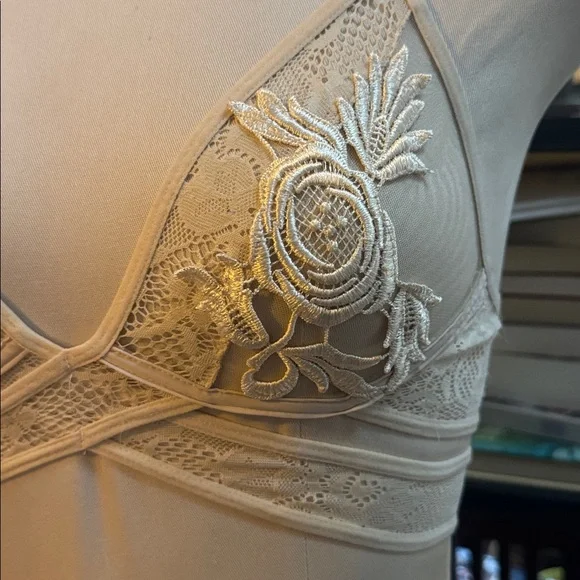 Urban Outfitters Lace Bralette - Picture 2 of 6